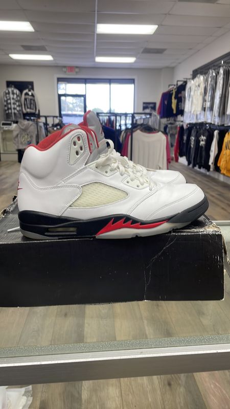 AIR JORDAN 5 RETRO USED SIZE  11