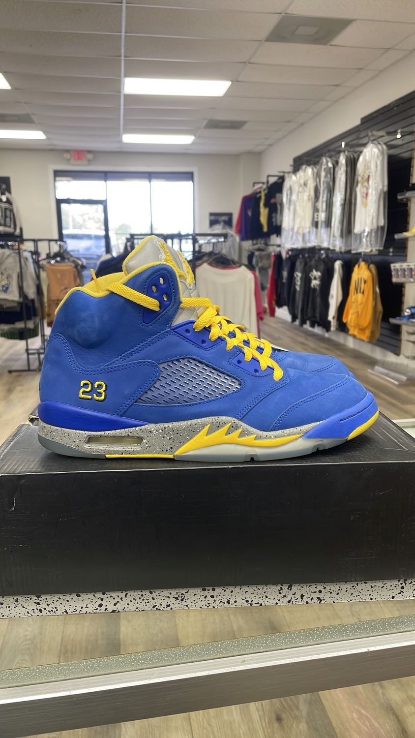 AIR JORDAN 5 RETRO SIZE 11 USED