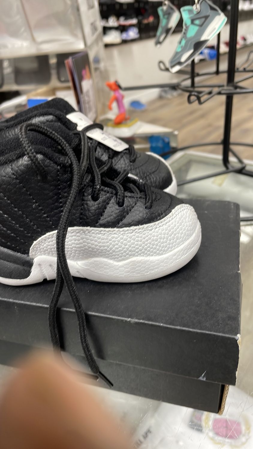 AIR JORDAN 12 USED SIZE 4 C