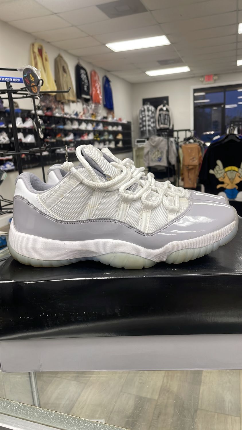 AIR JORDAN 11 SIZE 10.5 USED