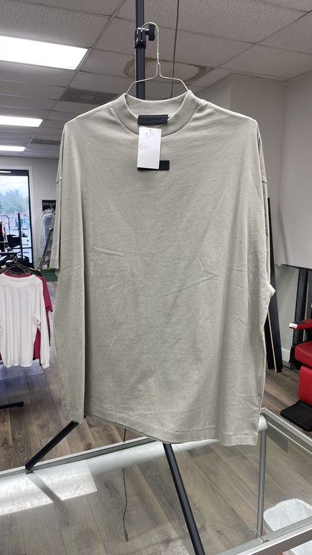 ESSENTIALS SIZE SMALL