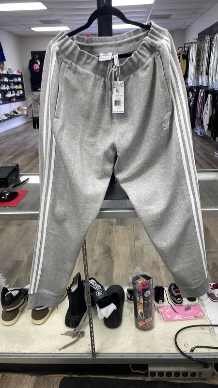 ADIDAS SWEATPANTS 2XL BRAN NEW