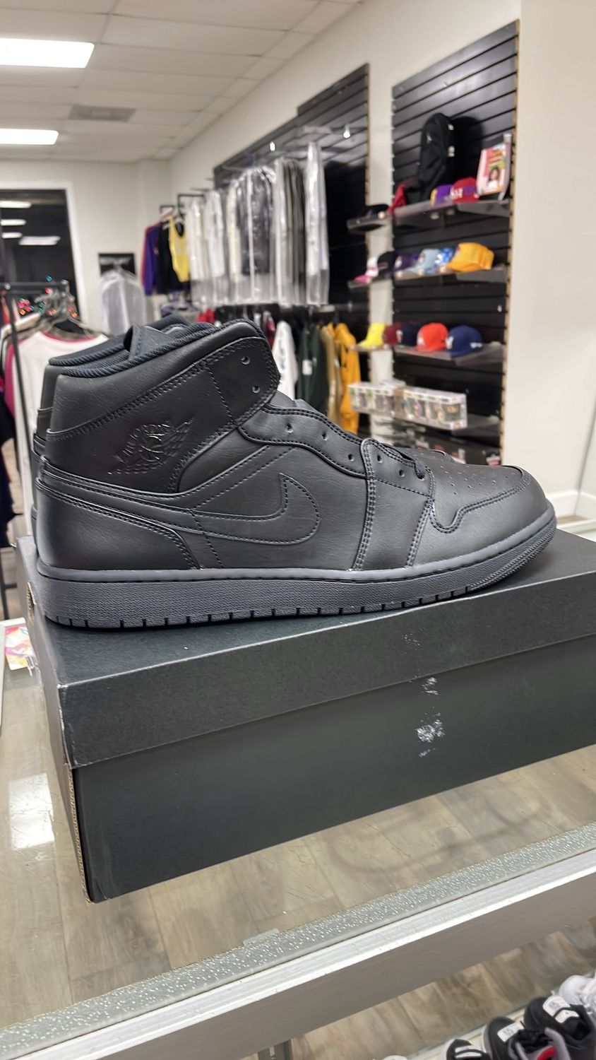 JORDAN 1 MID TRIPLE BLACK DEAD STOCK