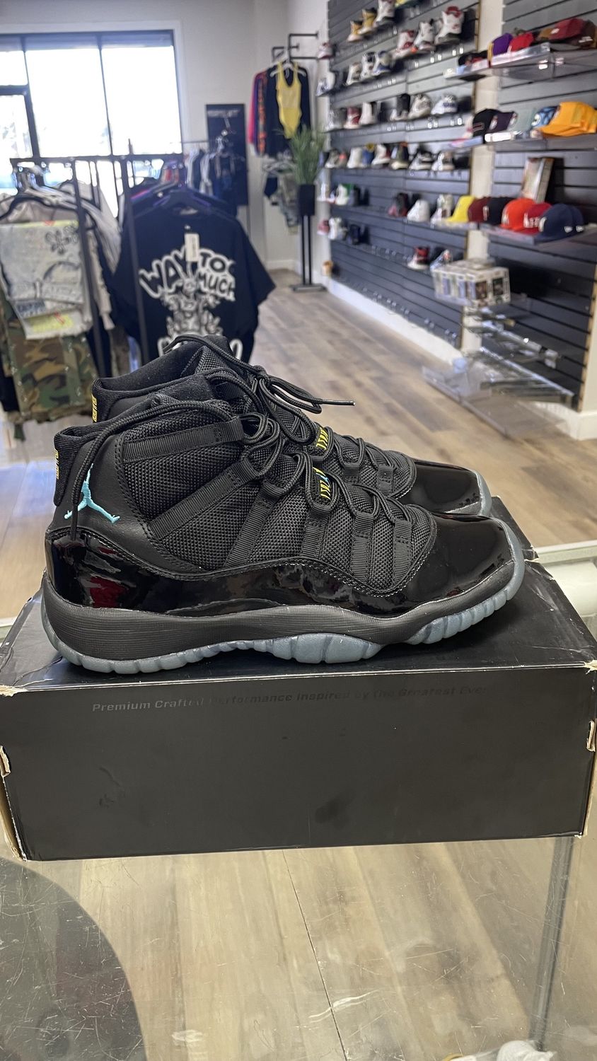 AIR JORDAN 11 USED GAMMA SIZE 6.5 Y