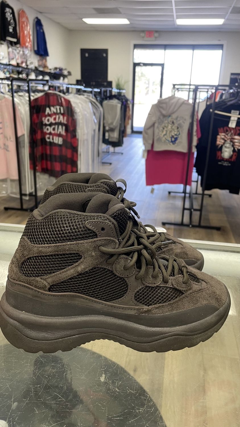 YEEZY 81/2 USED NO BOX