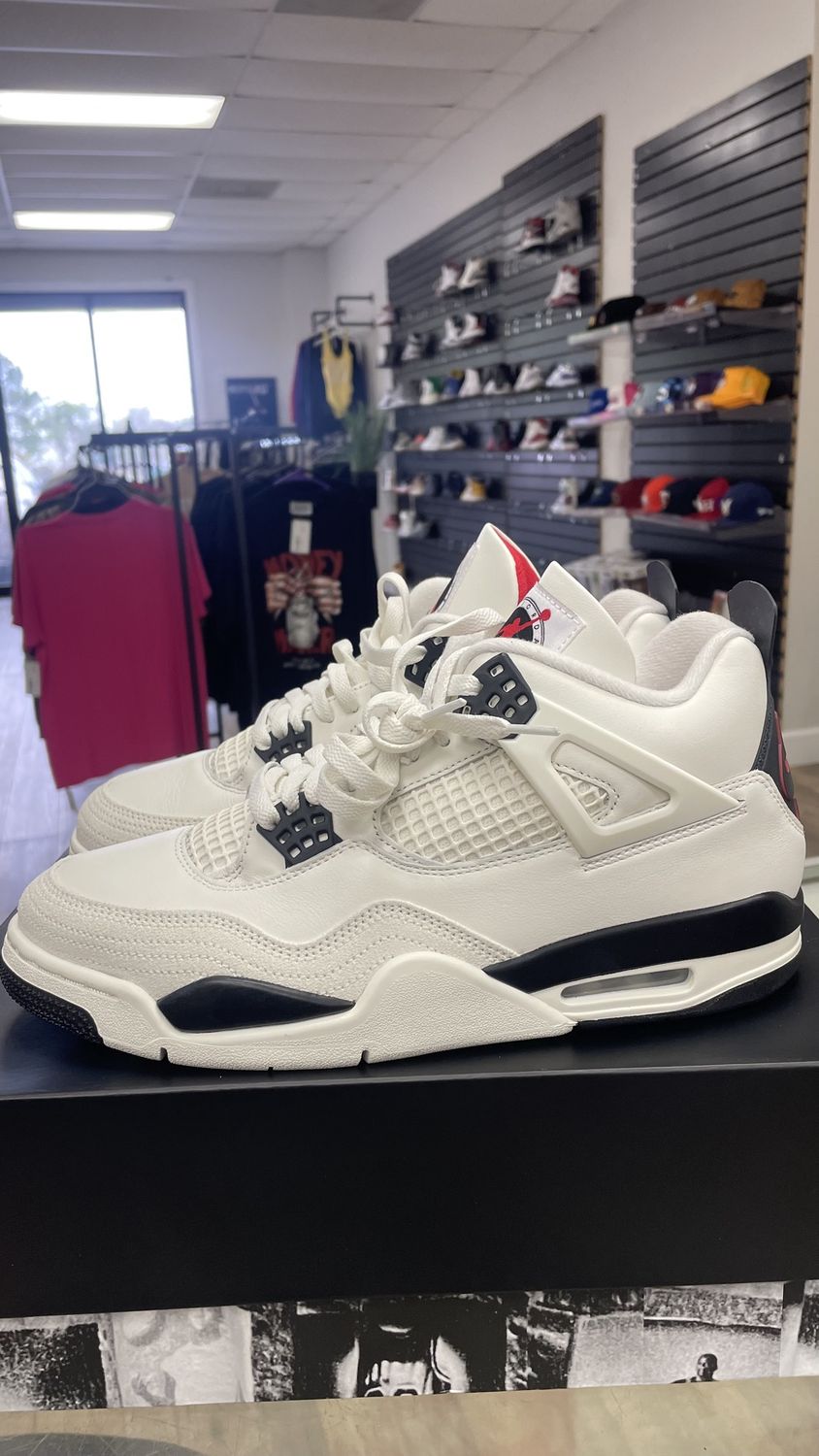 AIR JORDAN 4 RETRO OG BRAND NEW SIZE 11