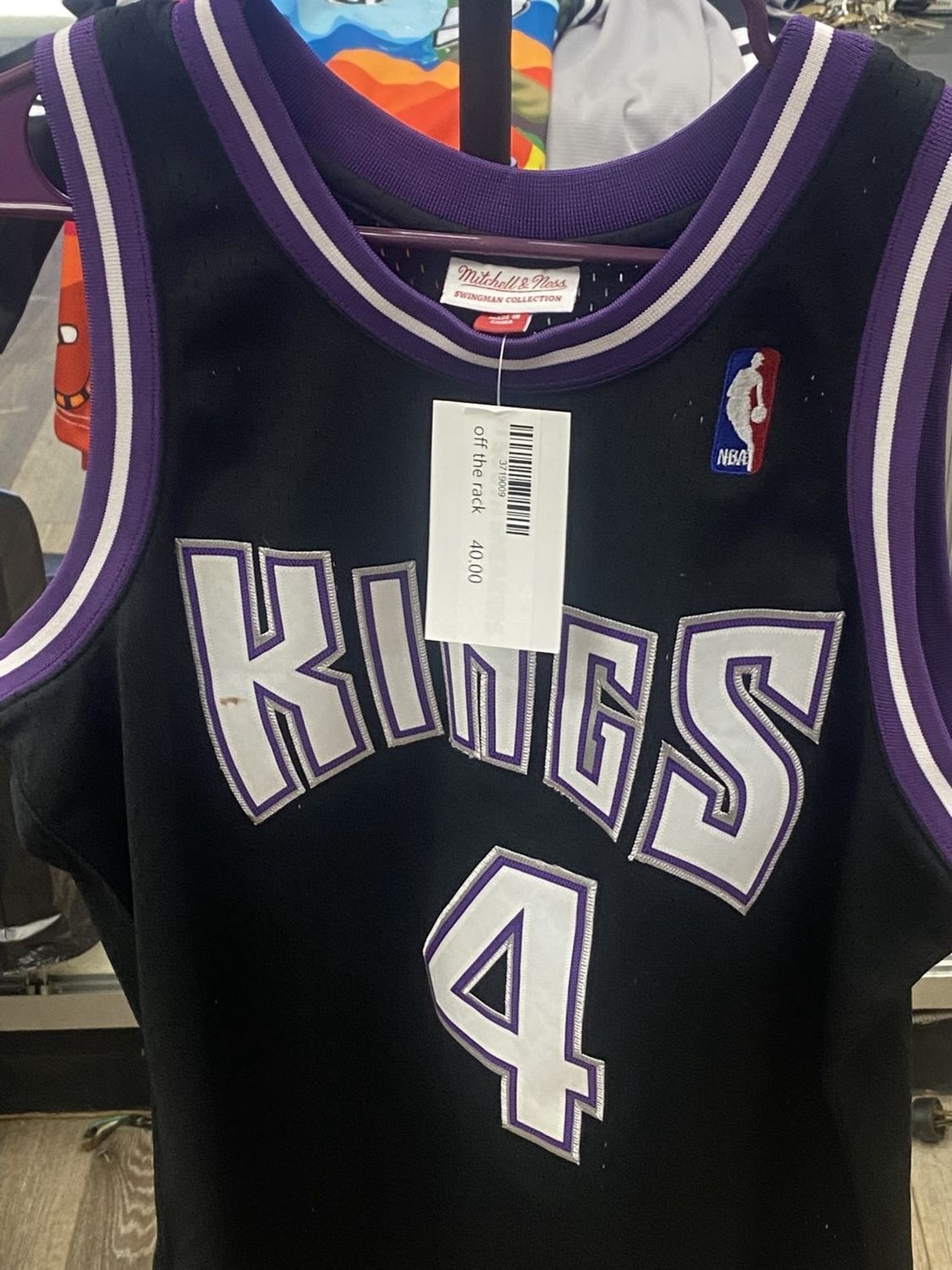 KINGS JERSEY SMALL USED
