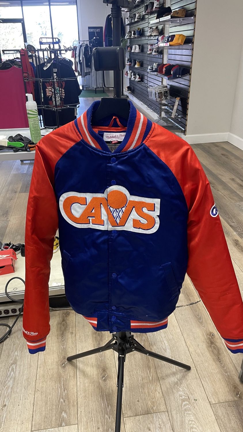 MITCHELL &amp; NESS SMALL CAVS JACKET