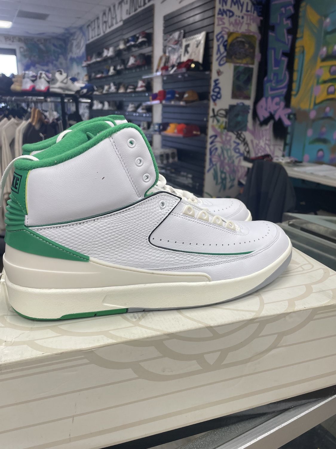 AIR JORDAN 2 SIZE 12 DEED STOCK