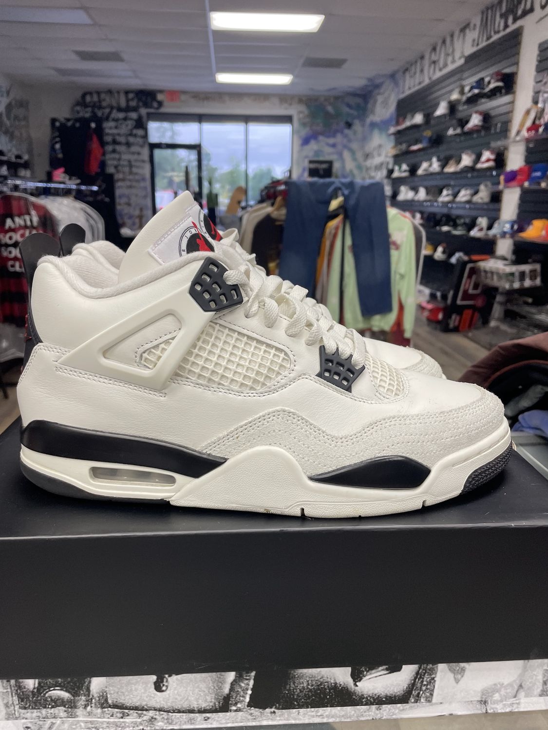 air Jordan 4 used size 10.5