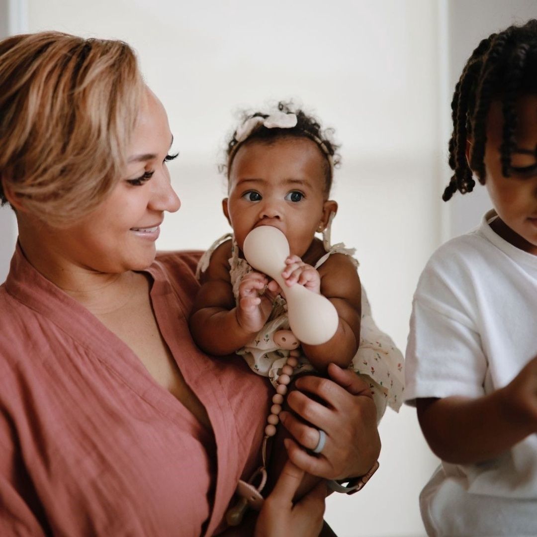 MUSHIE - baby rattle shifting sand