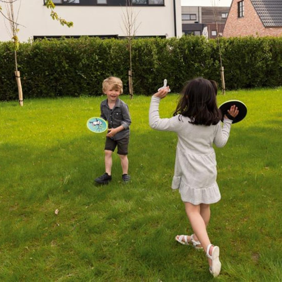 Hand-disker duo panda