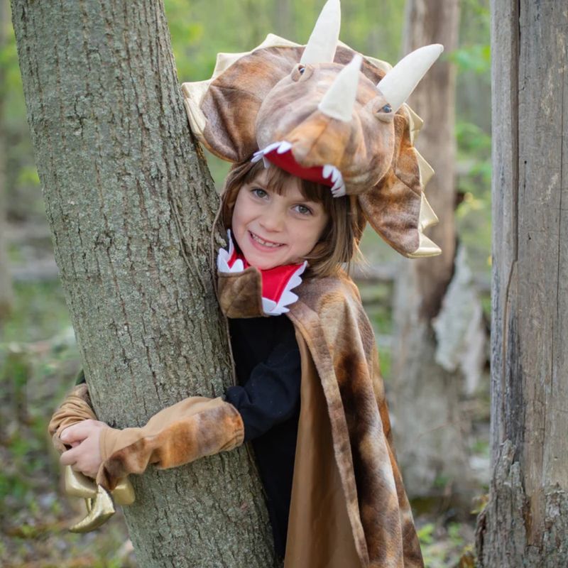 Grandasaurus triceratops cape with claws