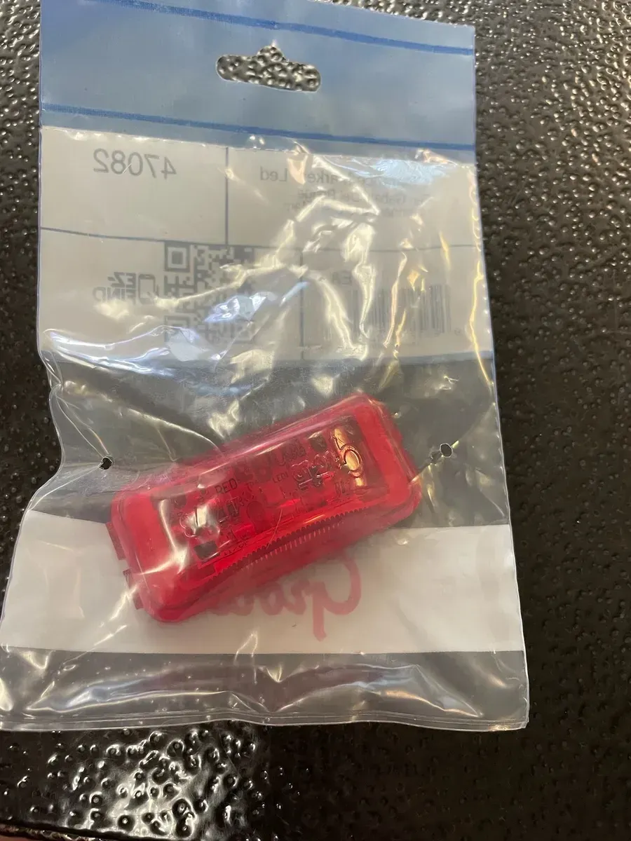 143115	LIGHT RED LED RECT CL GROTE