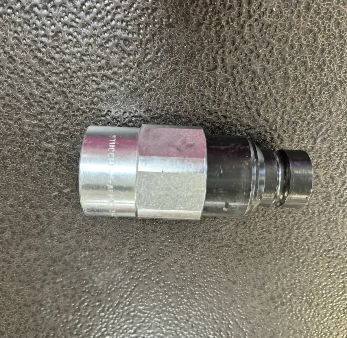 239677	COUPLER FACE ISO-12 MALE