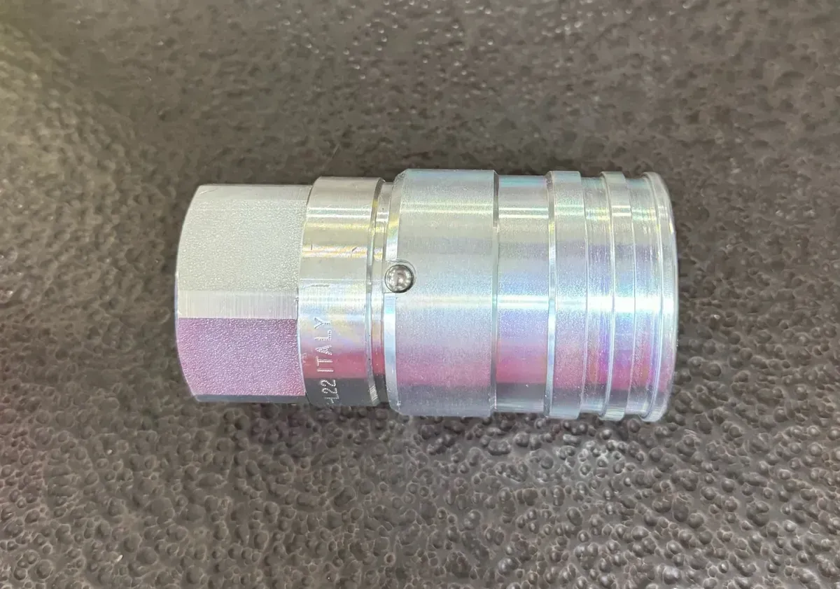 239678	COUPLER FACE ISO-12 FEMALE