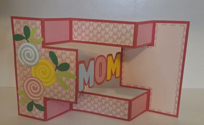 "MOM" spiral accordion card