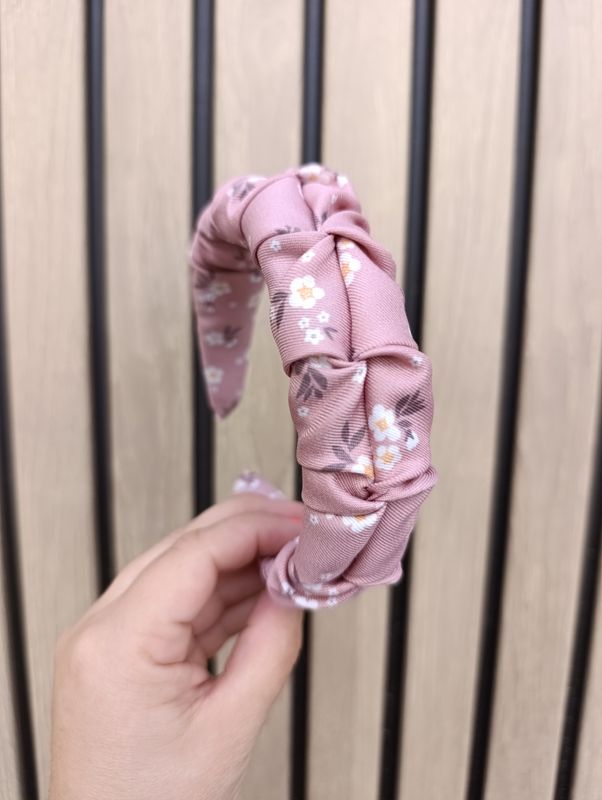 Opaska marszczona wąska kwiatki puder