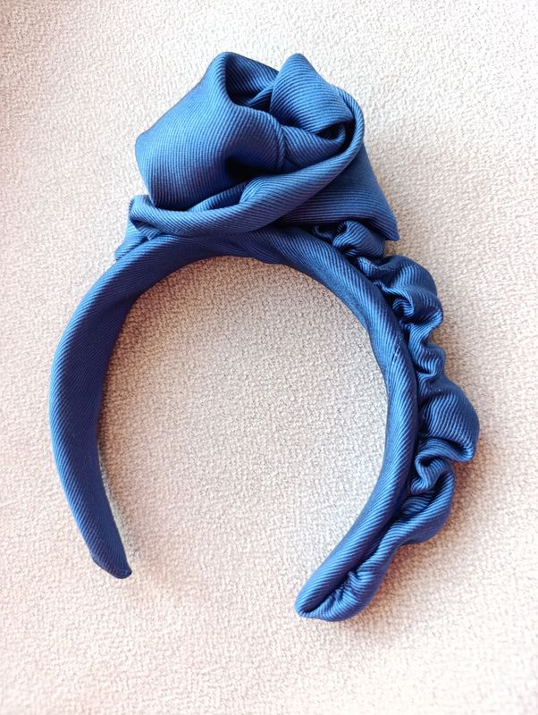 Błękitna róża opaska korona fascynator wianek jedwabna silk