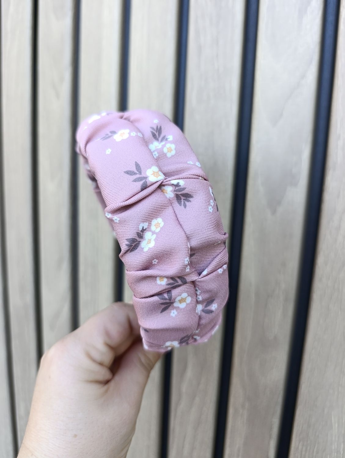 Opaska marszczona szeroka kwiatki puder