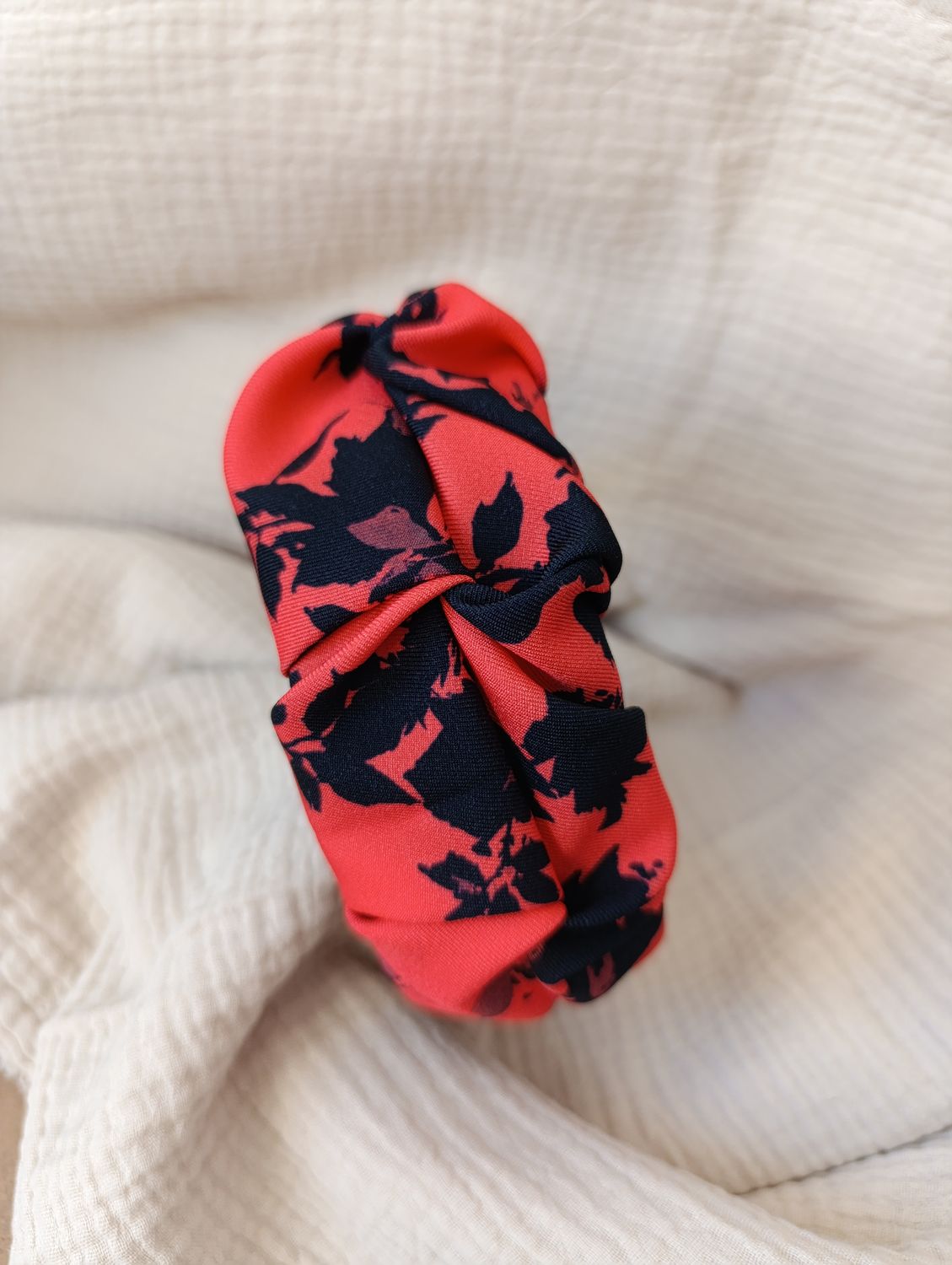 Opaska marszczona szeroka koral kwiaty czarne