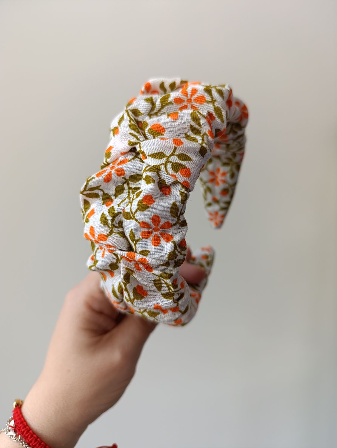 Opaska marszczona szeroka w kwiat pomarańcz
