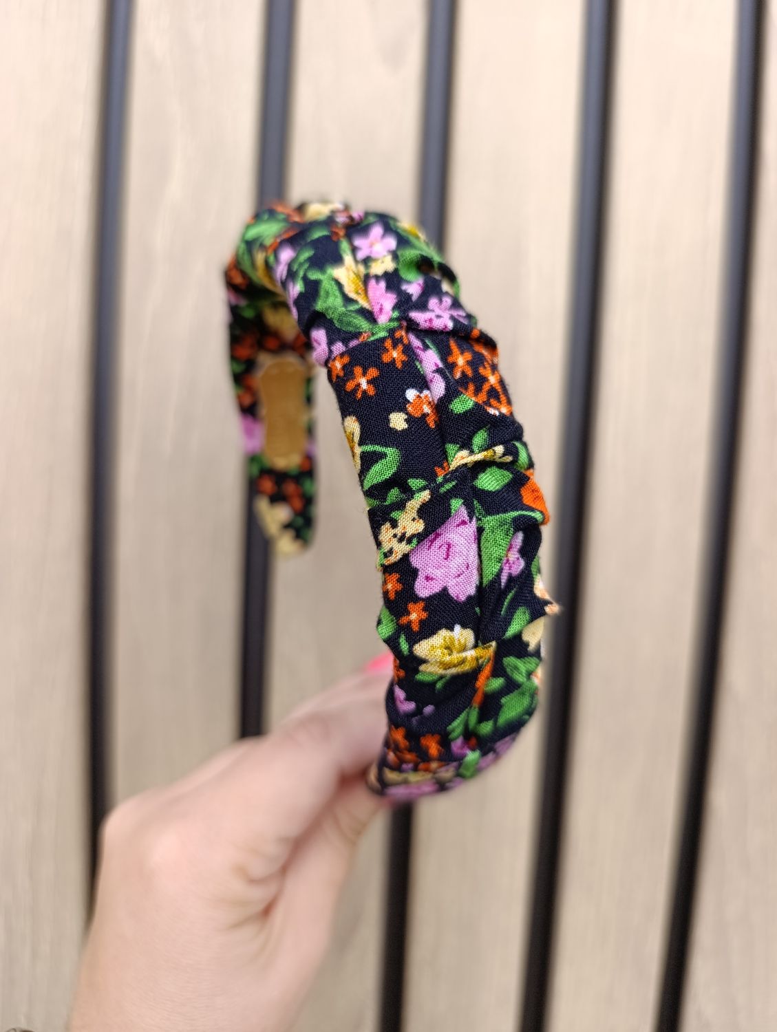 Opaska marszczona wąska czarna kolorowe kwiaty