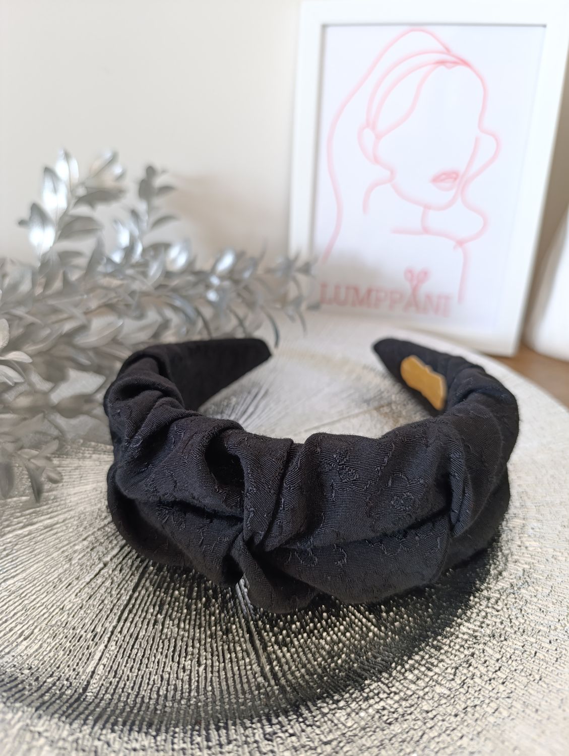 Opaska marszczona szeroka czarna tłoczone kwiaty