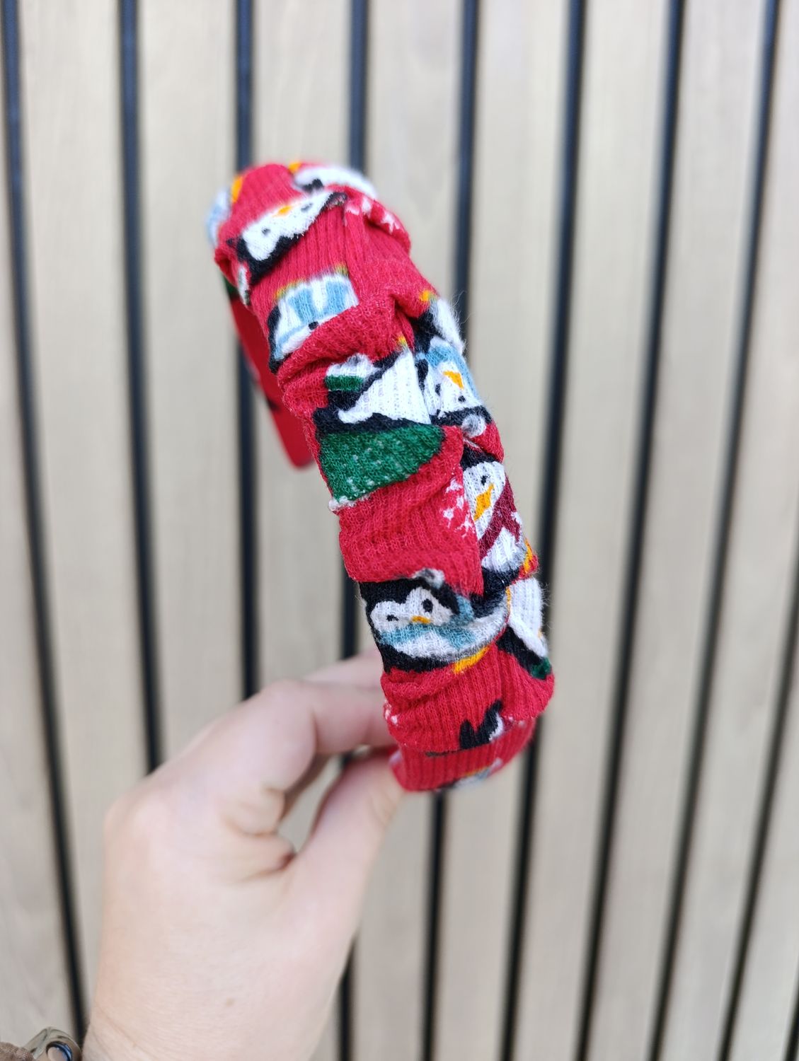 Opaska marszczona czerwona w pingwiny