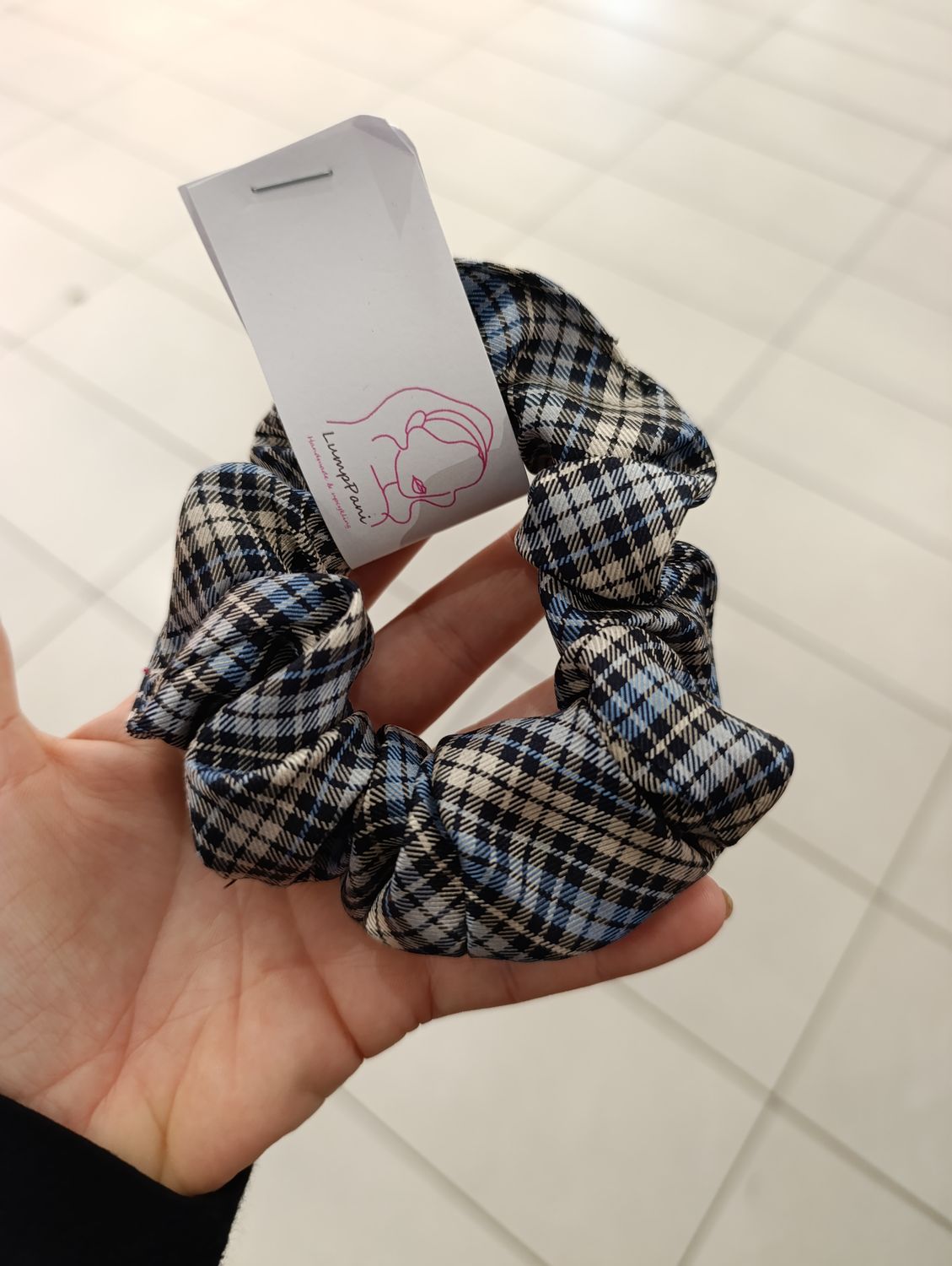 Jedwabna mała gumka kratka granat beż