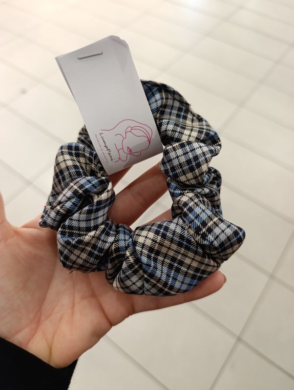 Jedwabna mała gumka kratka granat beż