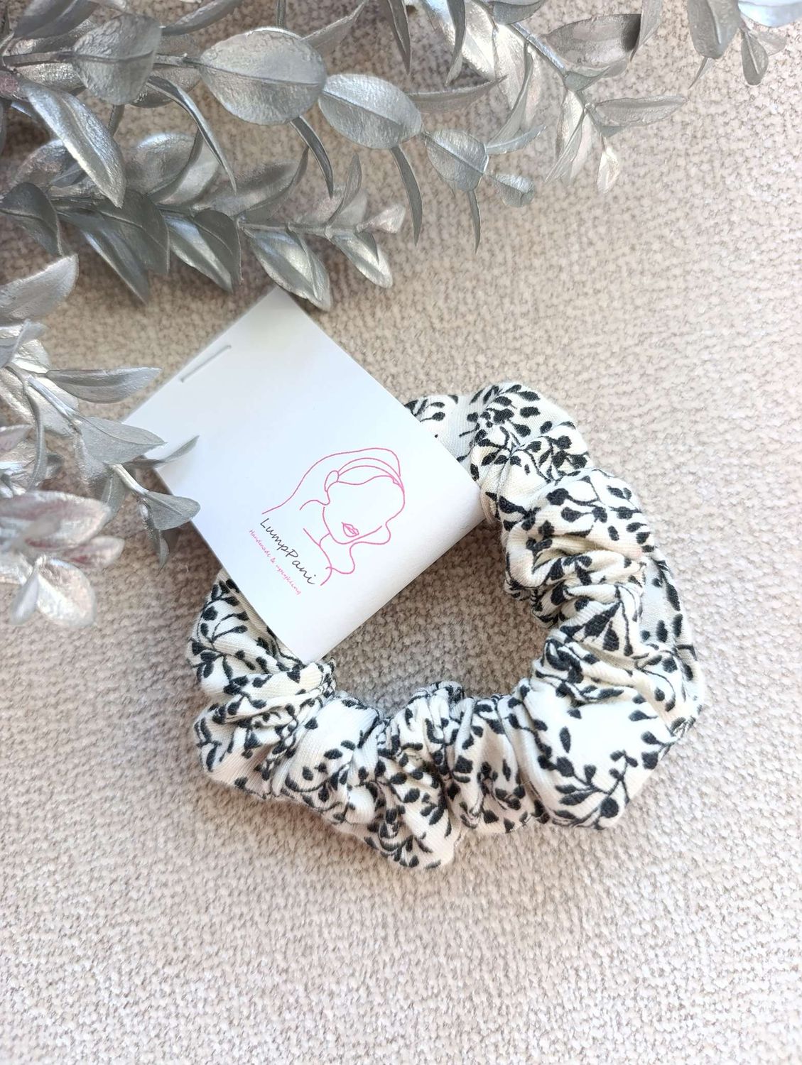 Gumka do włosów mała kwiatki drobne beż