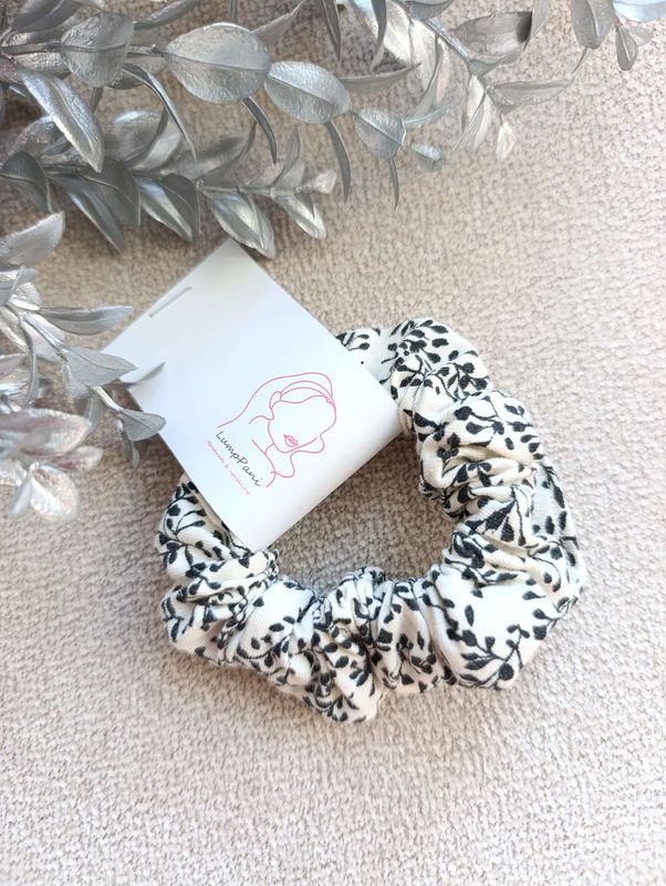 Gumka do włosów mała kwiatki drobne beż