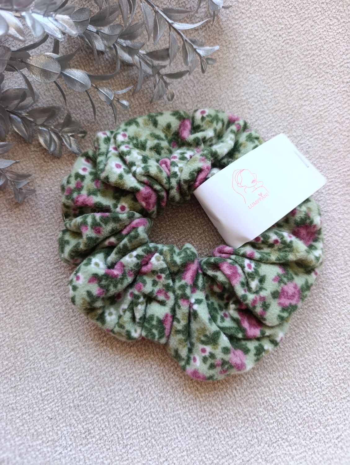 Gumka do włosów duża welur kwiatek zielona