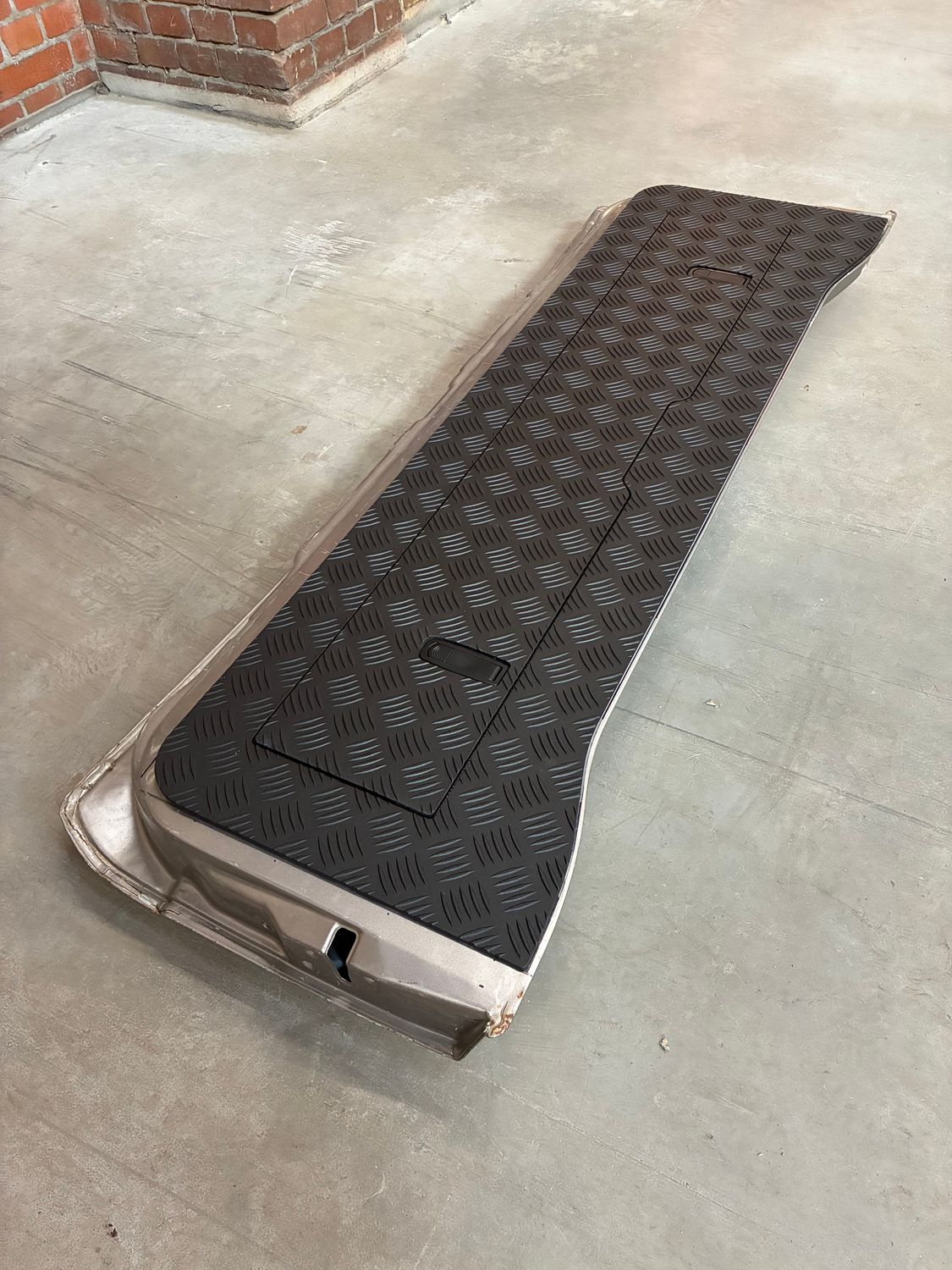 POKRYWA KLAPY LC 100   1D - RYFLOWANA