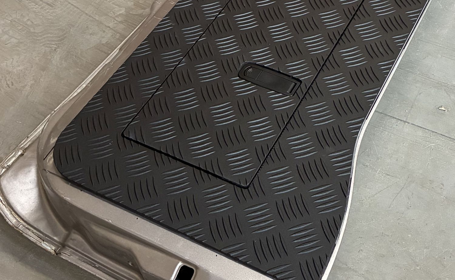 POKRYWA KLAPY LC 100  2D - RYFLOWANA