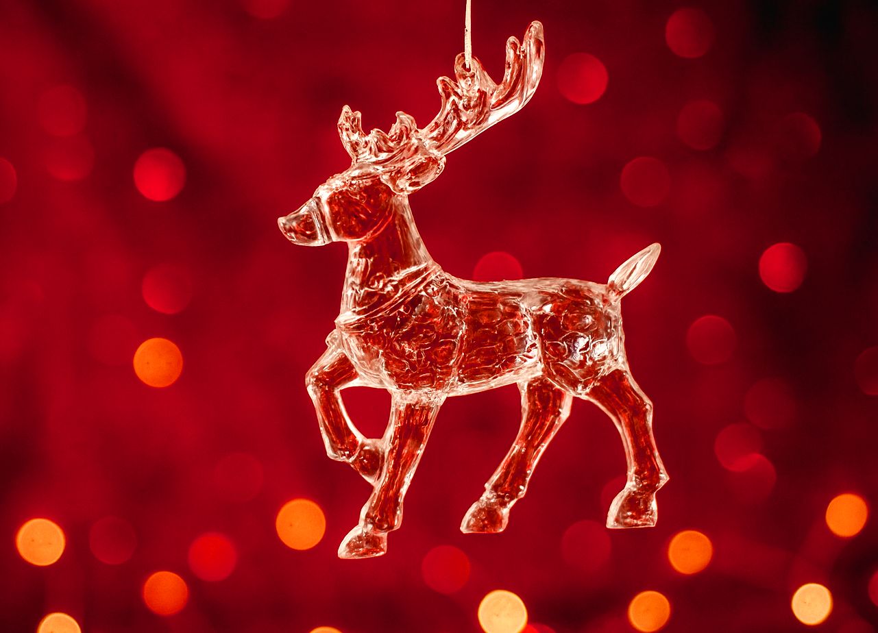 Zawieszka świąteczna – Akrylowy renifer jak ze szkła bombka
