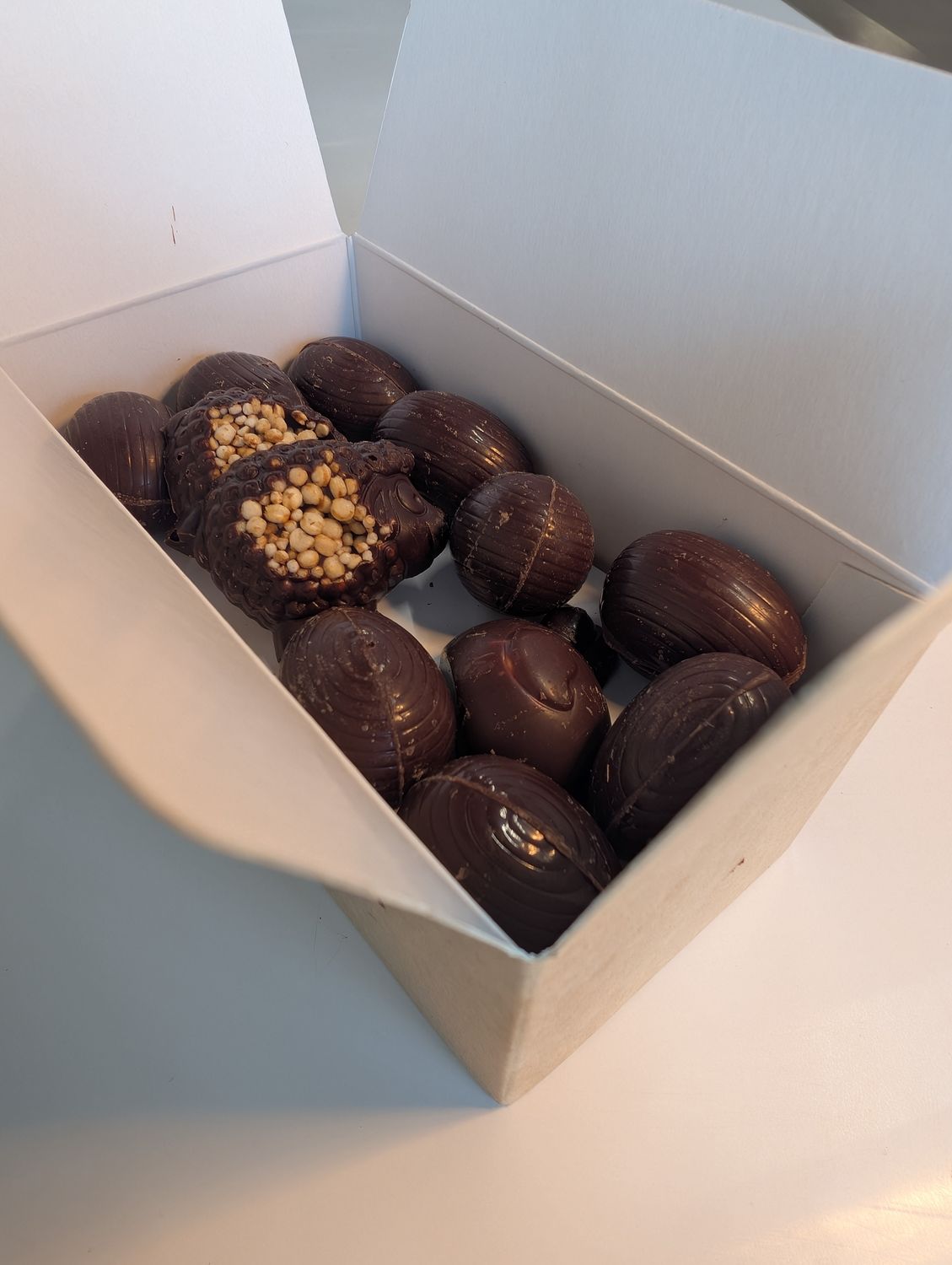 Easter &amp; Friends - a Farmer's Ballotin with Eggs, Sheep and Chicken