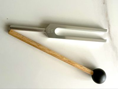 528 Hz Tuning Fork – The Frequency of Love & DNA Repair