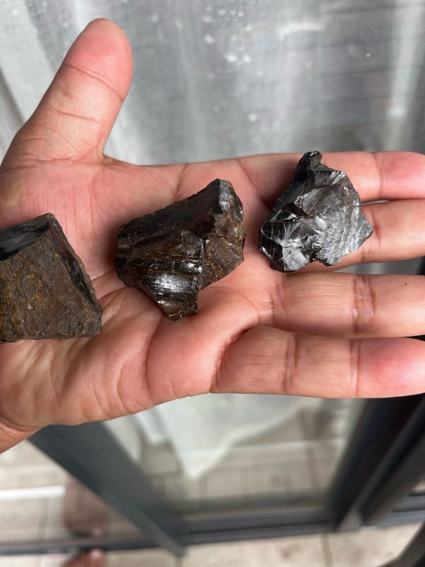 Black Obsidian Raw Per Stone (3 to 4 cm)