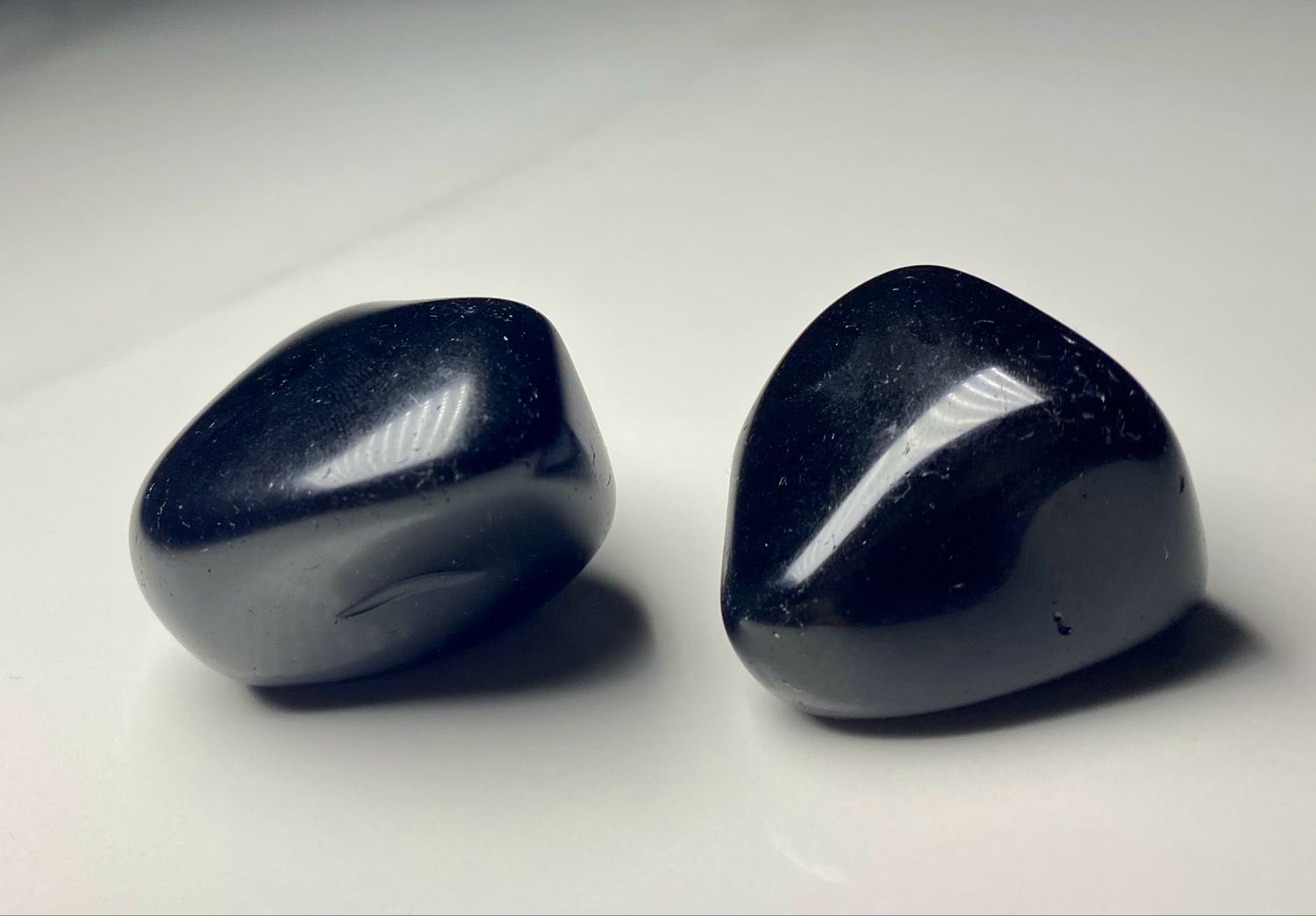 Black Obsidian Tumbled Per Stone (3 to 4 cm)