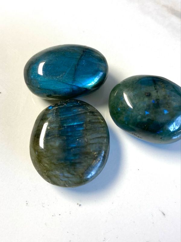 Labradorite Palm Stone[per Stone] | Nervous System Regulation & Intuitive Protection (Madagascar) 3-5cm