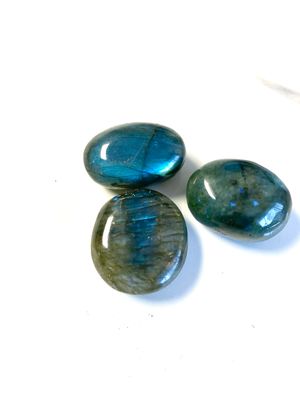 Labradorite Palm Stone[per Stone] | Nervous System Regulation &amp; Intuitive Protection (Madagascar) 3-5cm