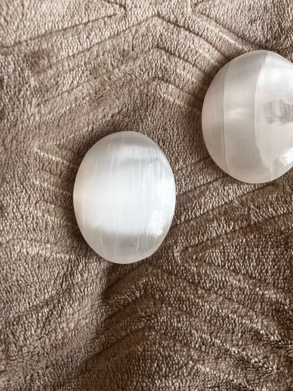 Selenite Palm Stone | Nervous System Calm & Energy Cleansing [5-6cm] Per Stone