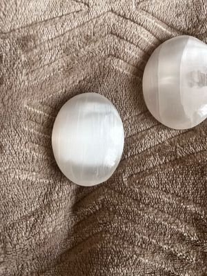 Selenite Palm Stone | Nervous System Calm & Energy Cleansing [5-6cm] Per Stone