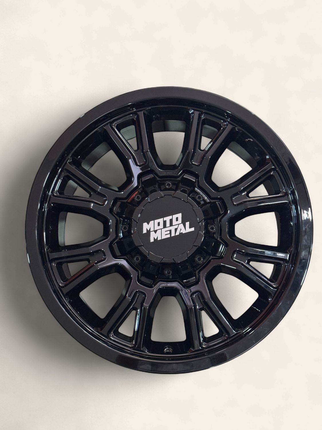 Moto Metal Gloss Black 18x9 6x135/139