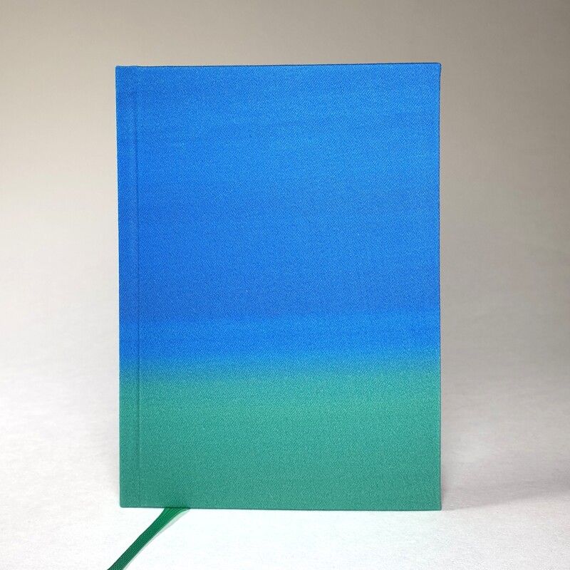 Handgebundenes Notizbuch – Farbverlauf in Grün und Blau
