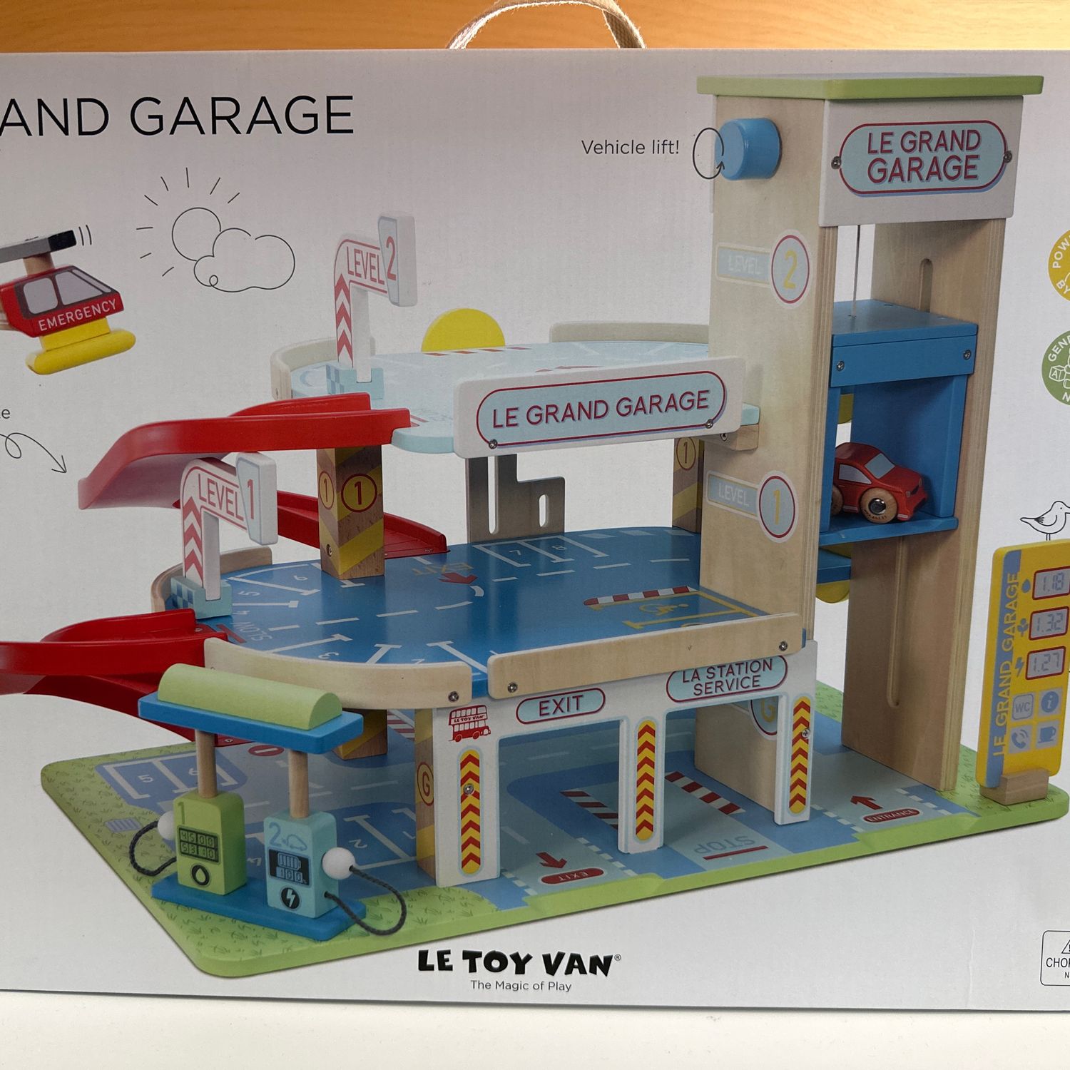 Le Grand Wooden Garage