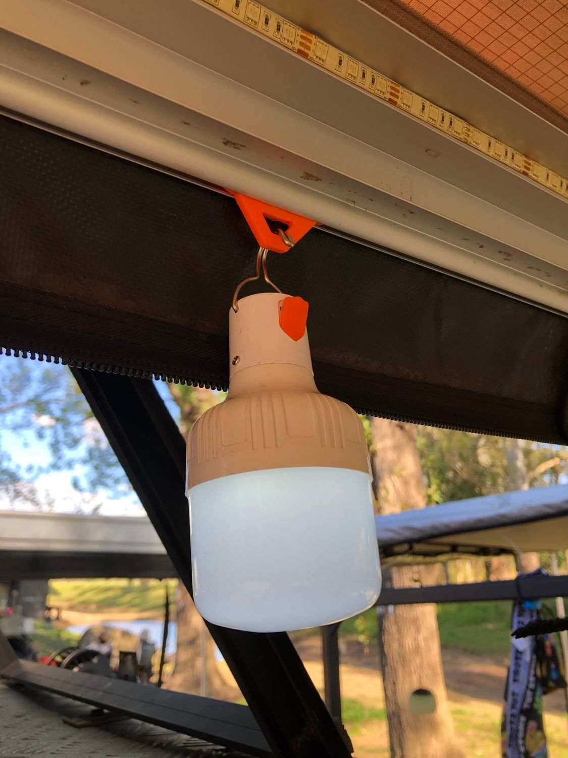 Slide 'n' Hang accessories hanger