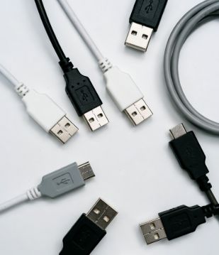 CABLES USB Y VIDEO